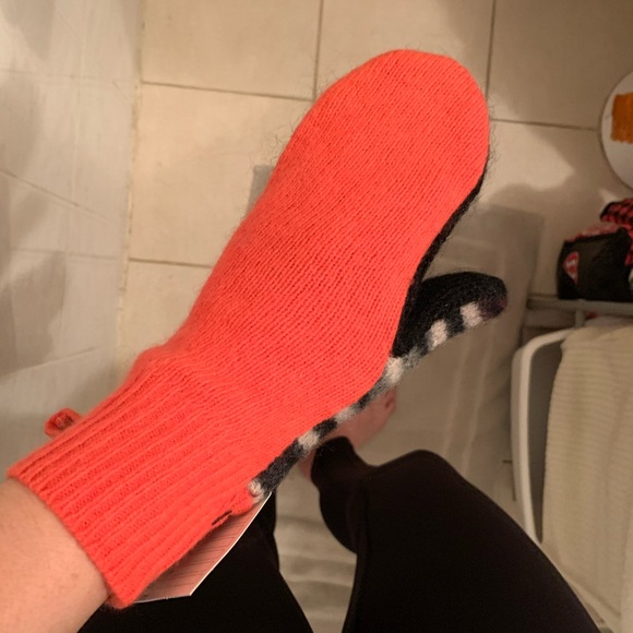 NWT Anthro Reclaimed Wool Mittens! - Picture 5 of 7